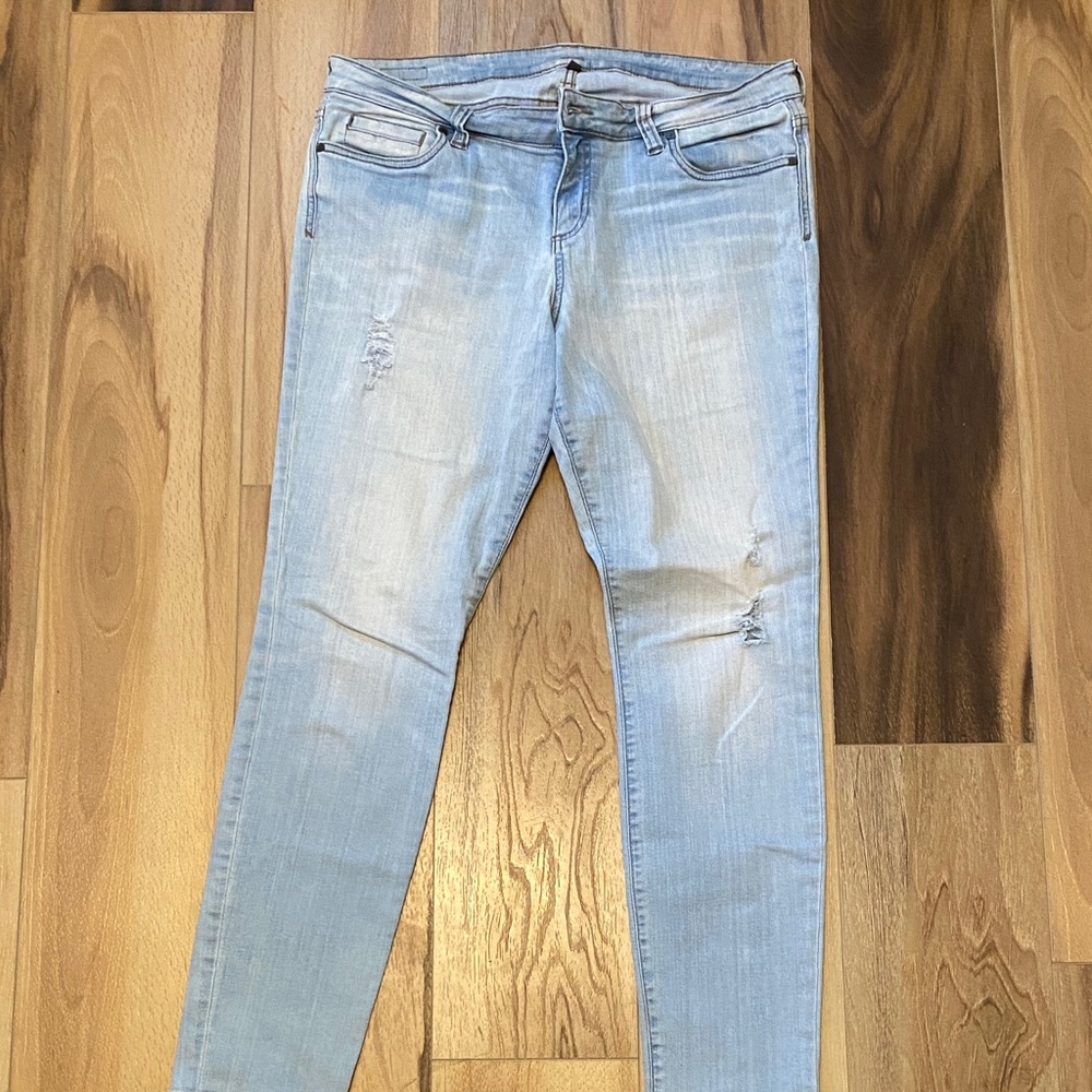Kut from the Kloth Light Blue Denim - Picture 3 of 5